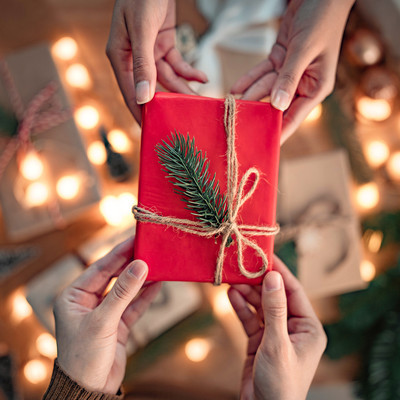 Christmas Magic: The Guide to Gifts for Her